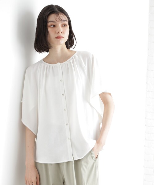 THE SHOP TK (ザ ショップ ティーケー )の「◆袖フレアブラウス【防シワ/接触冷感/洗濯機OK/セットアップ可】(シャツ/ブラウス・レディース・ベージュ/ブラック/ブルー/オフホワイト・13/12)」の1枚目の写真
