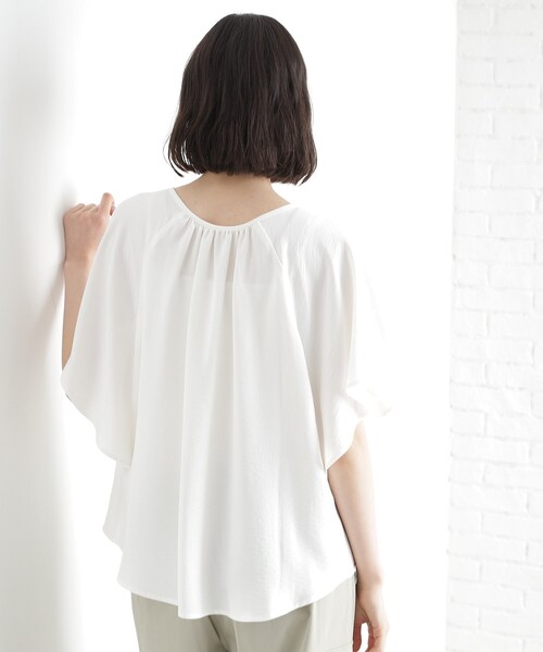 THE SHOP TK (ザ ショップ ティーケー )の「◆袖フレアブラウス【防シワ/接触冷感/洗濯機OK/セットアップ可】(シャツ/ブラウス・レディース・ベージュ/ブラック/ブルー/オフホワイト・13/12)」の10枚目の写真