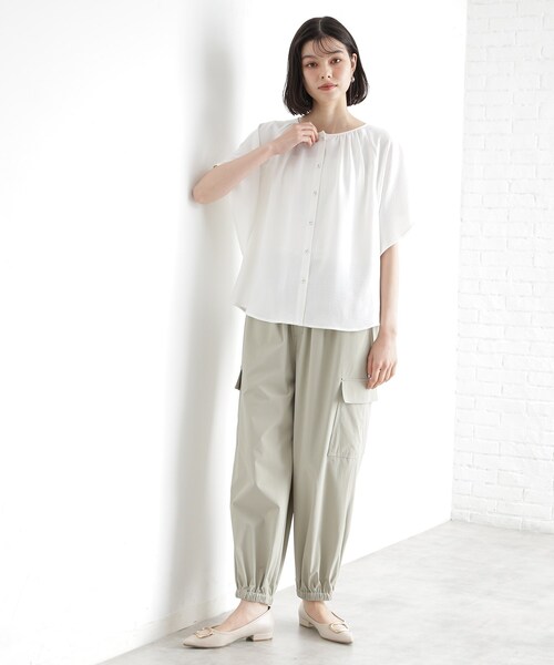 THE SHOP TK (ザ ショップ ティーケー )の「◆袖フレアブラウス【防シワ/接触冷感/洗濯機OK/セットアップ可】(シャツ/ブラウス・レディース・ベージュ/ブラック/ブルー/オフホワイト・13/12)」の11枚目の写真
