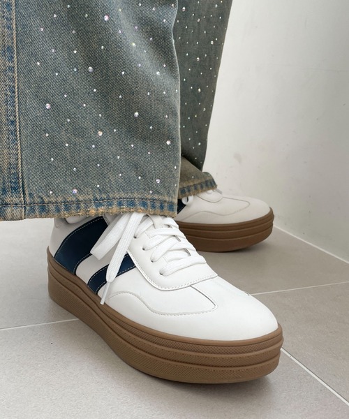 WEGO（ウィゴー）の「WEGO/ローテクダブルラインスニーカー（スニーカー・レディース・ホワイト/ブラック/ライトピンク/レッド・LARGE/MEDIUM/SMALL）」の5枚目の写真