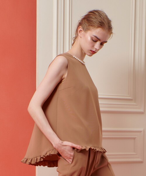 LOULOU WILLOUGHBY(ルルウィルビー)の「【LOULOU WILLOUGHBY】パールネックレス付きフリルブラウス(シャツ/ブラウス・レディース・キャメル/ブラック/オフホワイト・2)」の12枚目の写真