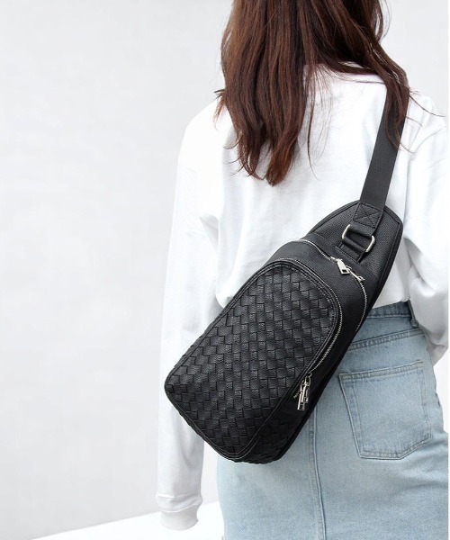 REGiSTA(レジスタ)の「REGiSTA Intrecciato Body Bag(ボディバッグ/ウエストポーチ・レディース・ブラック系その他2/ブラック系その他/ダークブラウン/ホワイト/ブラック・FREE)」の1枚目の写真