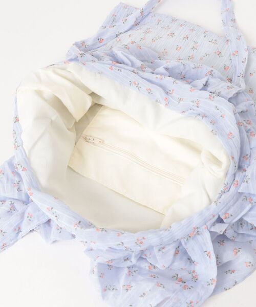 VIBGYOR（ヴィブジョー）の「Liaa/小花柄 フリル トートバッグ A18655（トートバッグ・レディース・ブルー/パープル/アイボリー・FREE）」の15枚目の写真