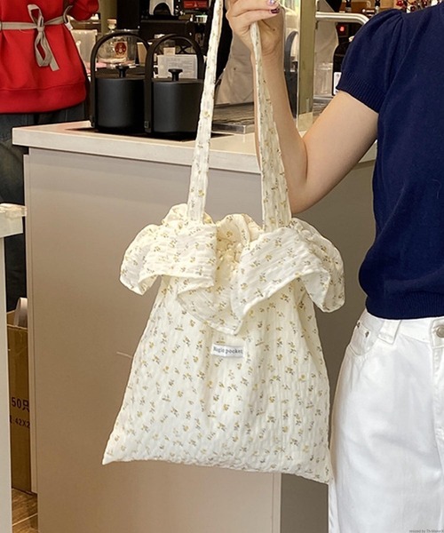 VIBGYOR（ヴィブジョー）の「Liaa/小花柄 フリル トートバッグ A18655（トートバッグ・レディース・ブルー/パープル/アイボリー・FREE）」の9枚目の写真