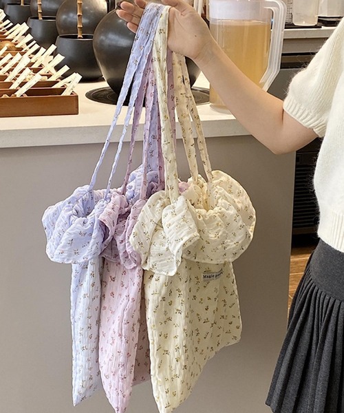VIBGYOR（ヴィブジョー）の「Liaa/小花柄 フリル トートバッグ A18655（トートバッグ・レディース・ブルー/パープル/アイボリー・FREE）」の12枚目の写真