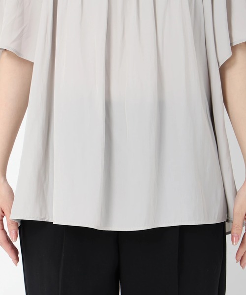 STRAWBERRY-FIELDS(ストロベリーフィールズ)の「パウダーサテン_パウダーサテンフレアスリーブブラウス(シャツ/ブラウス・レディース・ドット/グレイッシュベージュ/ブラック・2)」の10枚目の写真