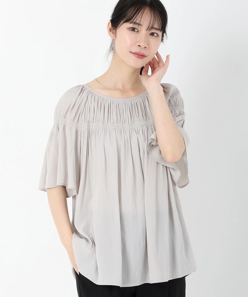 STRAWBERRY-FIELDS(ストロベリーフィールズ)の「パウダーサテン_パウダーサテンフレアスリーブブラウス(シャツ/ブラウス・レディース・ドット/グレイッシュベージュ/ブラック・2)」の4枚目の写真