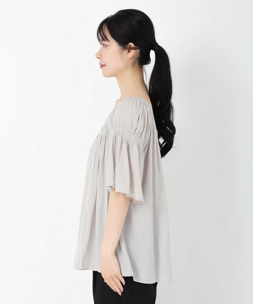 STRAWBERRY-FIELDS(ストロベリーフィールズ)の「パウダーサテン_パウダーサテンフレアスリーブブラウス(シャツ/ブラウス・レディース・ドット/グレイッシュベージュ/ブラック・2)」の5枚目の写真