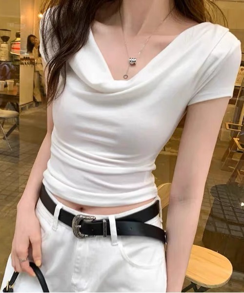 Achic(アシック)の「ドレープネック美シルエットカットソー(Tシャツ/カットソー・レディース・アイボリー/ブラック/ホワイト・M)」の5枚目の写真