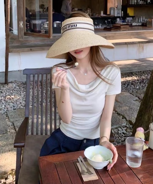 Achic(アシック)の「ドレープネック美シルエットカットソー(Tシャツ/カットソー・レディース・アイボリー/ブラック/ホワイト・M)」の6枚目の写真