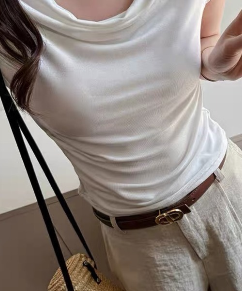 Achic(アシック)の「ドレープネック美シルエットカットソー(Tシャツ/カットソー・レディース・アイボリー/ブラック/ホワイト・M)」の8枚目の写真
