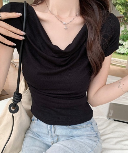 Achic(アシック)の「ドレープネック美シルエットカットソー(Tシャツ/カットソー・レディース・アイボリー/ブラック/ホワイト・M)」の15枚目の写真
