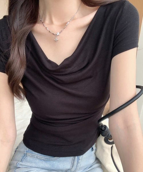 Achic(アシック)の「ドレープネック美シルエットカットソー(Tシャツ/カットソー・レディース・アイボリー/ブラック/ホワイト・M)」の16枚目の写真