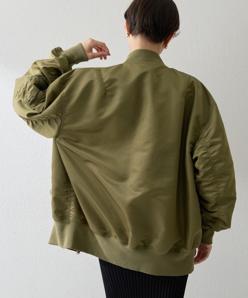 Whim Gazette(ウィムガゼット)の「ナイロンMA-1(MA-1・レディース・グレイッシュベージュ/カーキ・FREE)」の3枚目の写真