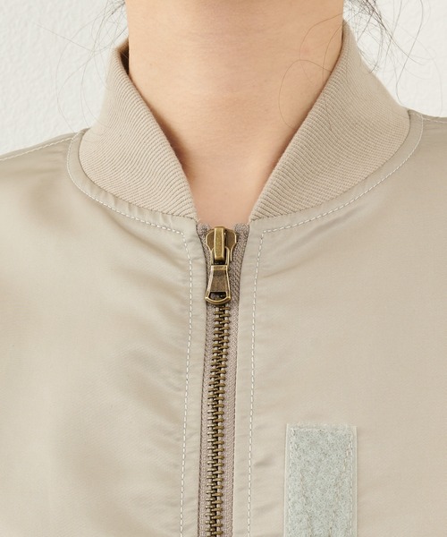 Whim Gazette(ウィムガゼット)の「ナイロンMA-1(MA-1・レディース・グレイッシュベージュ/カーキ・FREE)」の13枚目の写真