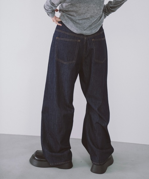 duei（デュイ）の「カーブデニムパンツ（デニムパンツ・レディース・インディゴブルー/ブラック・マルチサイズ）」の13枚目の写真