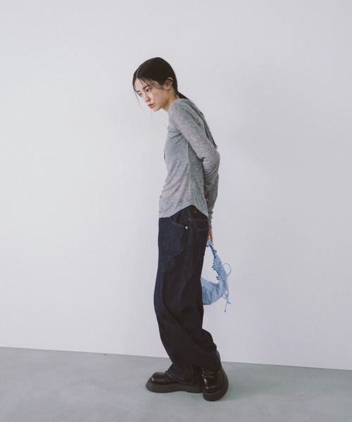 duei（デュイ）の「カーブデニムパンツ（デニムパンツ・レディース・インディゴブルー/ブラック・マルチサイズ）」の16枚目の写真