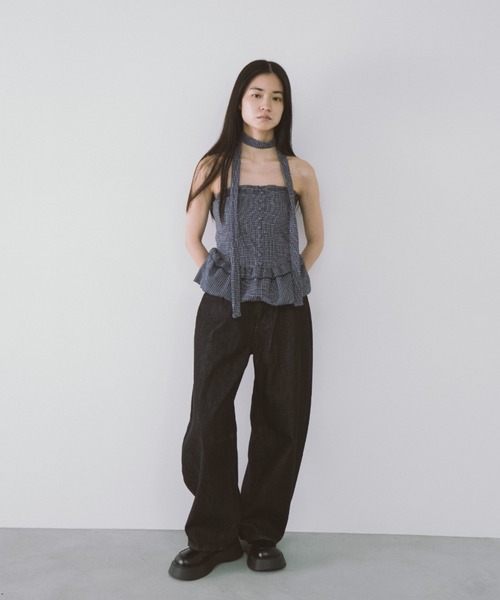 duei（デュイ）の「カーブデニムパンツ（デニムパンツ・レディース・インディゴブルー/ブラック・マルチサイズ）」の6枚目の写真