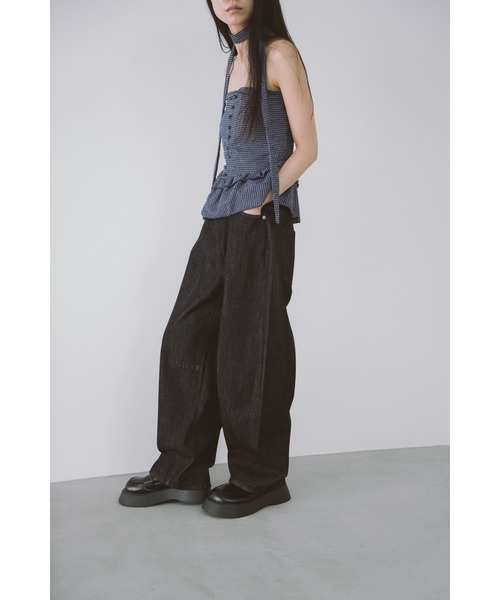 duei（デュイ）の「カーブデニムパンツ（デニムパンツ・レディース・インディゴブルー/ブラック・マルチサイズ）」の8枚目の写真