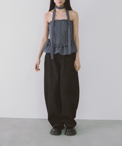 duei（デュイ）の「カーブデニムパンツ（デニムパンツ・レディース・インディゴブルー/ブラック・マルチサイズ）」の5枚目の写真