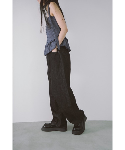 duei（デュイ）の「カーブデニムパンツ（デニムパンツ・レディース・インディゴブルー/ブラック・マルチサイズ）」の9枚目の写真