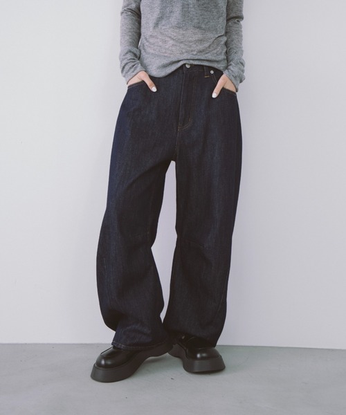 duei（デュイ）の「カーブデニムパンツ（デニムパンツ・レディース・インディゴブルー/ブラック・マルチサイズ）」の22枚目の写真