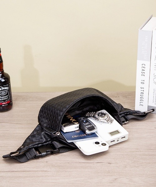 Fun & Daily（ファンアンドデイリー）の「F&D : PUメッシュクロスボディバッグ（ボディバッグ/ウエストポーチ・メンズ・ブラック・FREE）」の7枚目の写真