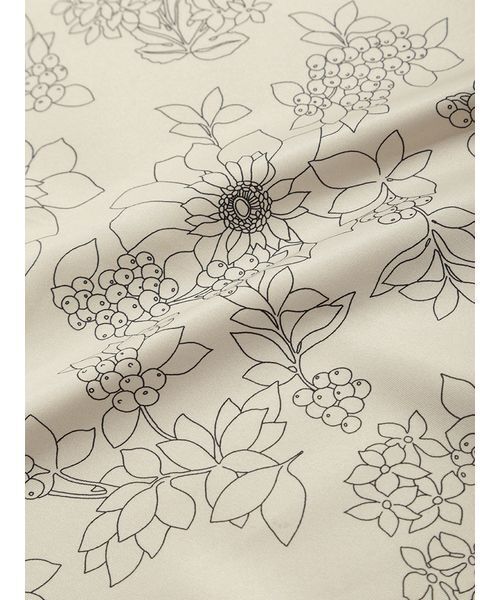 Mila Owen（ミラオーウェン）の「フラワー柄リバーシブルスカーフ（バンダナ/スカーフ・レディース・ブラウン/ボルドー/オレンジ・F）」の9枚目の写真