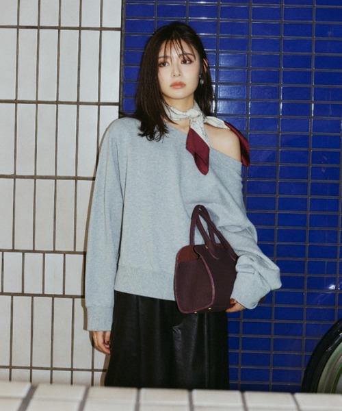 Mila Owen（ミラオーウェン）の「フラワー柄リバーシブルスカーフ（バンダナ/スカーフ・レディース・ブラウン/ボルドー/オレンジ・F）」の4枚目の写真