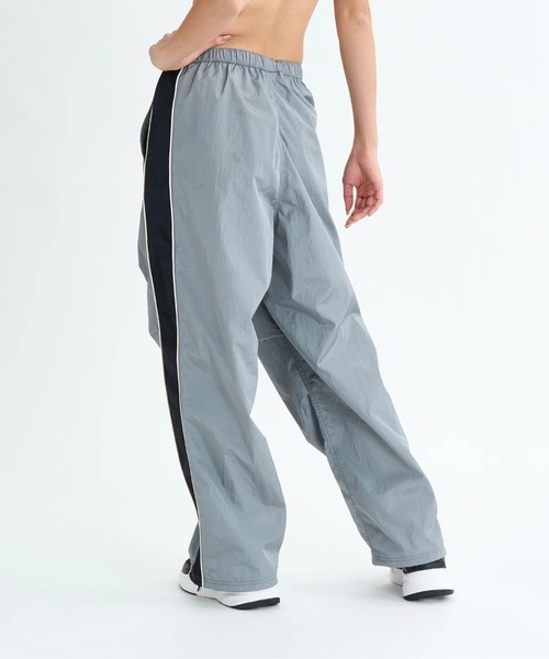 ROXY（ロキシー）の「NAIL IT PARACHUTE PA/ロキシーウエストゴム撥水加工付きドローコード付きナイロンパラシュートパンツ（その他パンツ・レディース・カーキ/ブラック/グレー・LARGE/MEDIUM）」の20枚目の写真