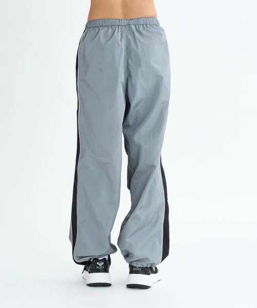ROXY（ロキシー）の「NAIL IT PARACHUTE PA/ロキシーウエストゴム撥水加工付きドローコード付きナイロンパラシュートパンツ（その他パンツ・レディース・カーキ/ブラック/グレー・LARGE/MEDIUM）」の10枚目の写真