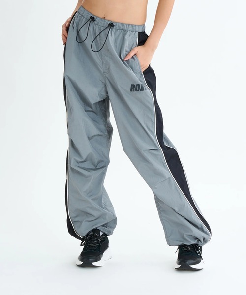ROXY（ロキシー）の「NAIL IT PARACHUTE PA/ロキシーウエストゴム撥水加工付きドローコード付きナイロンパラシュートパンツ（その他パンツ・レディース・カーキ/ブラック/グレー・LARGE/MEDIUM）」の12枚目の写真