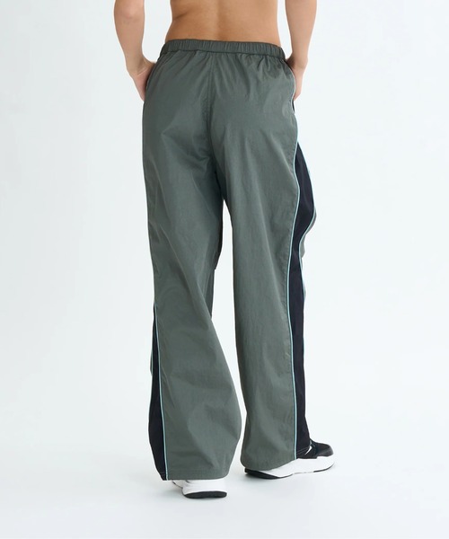 ROXY（ロキシー）の「NAIL IT PARACHUTE PA/ロキシーウエストゴム撥水加工付きドローコード付きナイロンパラシュートパンツ（その他パンツ・レディース・カーキ/ブラック/グレー・LARGE/MEDIUM）」の5枚目の写真