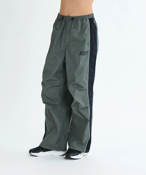ROXY（ロキシー）の「NAIL IT PARACHUTE PA/ロキシーウエストゴム撥水加工付きドローコード付きナイロンパラシュートパンツ（その他パンツ・レディース・カーキ/ブラック/グレー・LARGE/MEDIUM）」の6枚目の写真