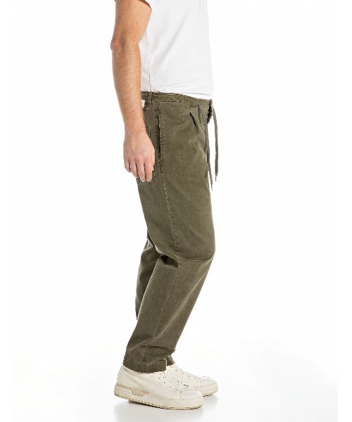 REPLAY(リプレイ)の「リラックステーパード コットンツイルジョグパンツ(その他パンツ・メンズ・カーキブラウン・W34xL32/W32xL32/W30xL32/W28xL32)」の3枚目の写真