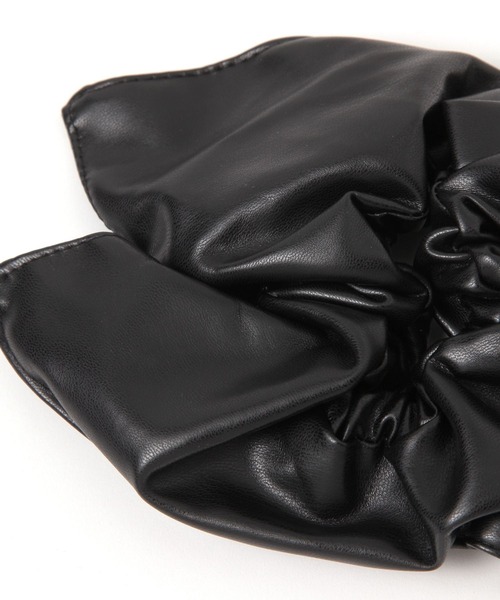 LEPSIM(レプシィム)の「スクエアシュシュ 593608(シュシュ・レディース・ベージュ/ブラック・ONE SIZE)」の3枚目の写真