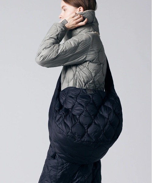 fridge（フリッジ）の「【TAION】タイオン MILITARY BANANA SHOULDER DOWN BAG-L＜MILITARY／SOFT SHELL＞ TAION-BBG02ALSML-1-L（ショルダーバッグ・メンズ・その他/ブラック/グリーン/その他1/ベージュ・ONESIZE）」の2枚目の写真