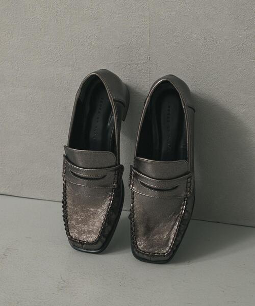 SENSE OF PLACE by URBAN RESEARCH（センスオブプレイスバイアーバンリサーチ）の「メタリックギャザーローファー（ローファー・レディース・ブロンズ/ブラック・SMALL/MEDIUM/LARGE）」の2枚目の写真