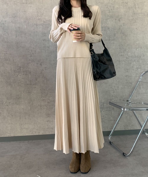Maison Calme（メゾンカルム）の「リブニットトップス＆プリーツスカート セットアップ　リラックス（セットアップ・レディース・グレー/ブラック/アイボリー・F）」の14枚目の写真