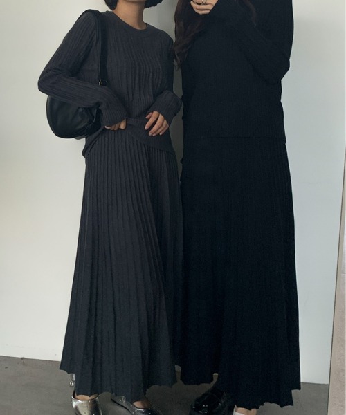 Maison Calme（メゾンカルム）の「リブニットトップス＆プリーツスカート セットアップ　リラックス（セットアップ・レディース・グレー/ブラック/アイボリー・F）」の11枚目の写真