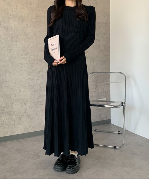 Maison Calme（メゾンカルム）の「リブニットトップス＆プリーツスカート セットアップ　リラックス（セットアップ・レディース・グレー/ブラック/アイボリー・F）」の9枚目の写真