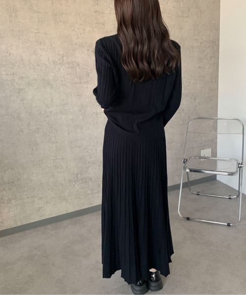 Maison Calme（メゾンカルム）の「リブニットトップス＆プリーツスカート セットアップ　リラックス（セットアップ・レディース・グレー/ブラック/アイボリー・F）」の10枚目の写真
