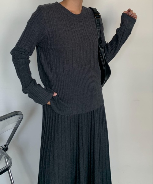 Maison Calme（メゾンカルム）の「リブニットトップス＆プリーツスカート セットアップ　リラックス（セットアップ・レディース・グレー/ブラック/アイボリー・F）」の5枚目の写真