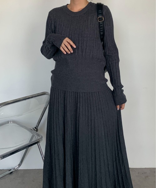 Maison Calme（メゾンカルム）の「リブニットトップス＆プリーツスカート セットアップ　リラックス（セットアップ・レディース・グレー/ブラック/アイボリー・F）」の6枚目の写真