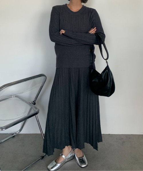 Maison Calme（メゾンカルム）の「リブニットトップス＆プリーツスカート セットアップ　リラックス（セットアップ・レディース・グレー/ブラック/アイボリー・F）」の8枚目の写真