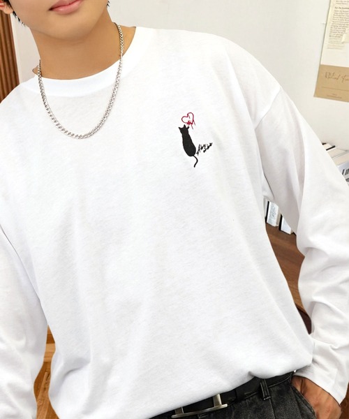 L'atelier(ラトリエ)の「刺繍 ワンポイント グラフィック ロンT ロゴ ハート 黒ネコ フラワー 長袖 Tシャツ(Tシャツ/カットソー・メンズ・ブラック系その他2/ブラック系3/ホワイト系4/ブラック系その他4/ホワイト系8/ホワイト系2/ホワイト系3/ブラック系その他3/ブラック系その他7/グリーン系7/ブラック系4/ホワイト系6/ブラック系その他6/その他33/ホワイト系7/ブラック系5/ブラック系6/ブラック系7/その他34/その他35/ブラック系2・L/M)」の2枚目の写真