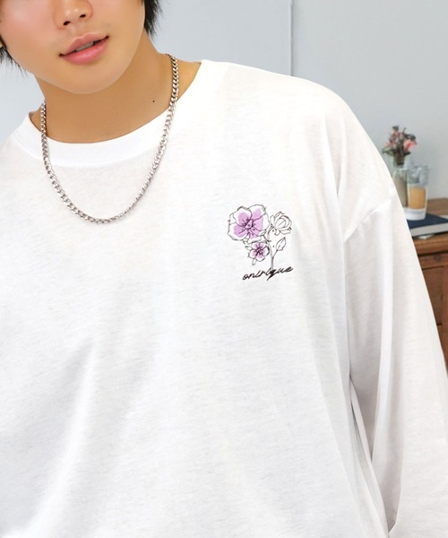 L'atelier(ラトリエ)の「刺繍 ワンポイント グラフィック ロンT ロゴ ハート 黒ネコ フラワー 長袖 Tシャツ(Tシャツ/カットソー・メンズ・ブラック系その他2/ブラック系3/ホワイト系4/ブラック系その他4/ホワイト系8/ホワイト系2/ホワイト系3/ブラック系その他3/ブラック系その他7/グリーン系7/ブラック系4/ホワイト系6/ブラック系その他6/その他33/ホワイト系7/ブラック系5/ブラック系6/ブラック系7/その他34/その他35/ブラック系2・L/M)」の4枚目の写真