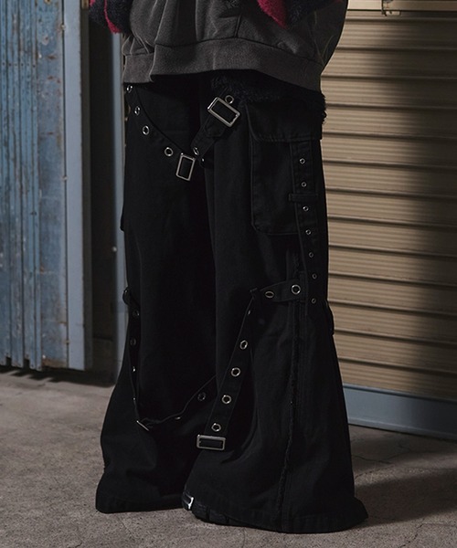 ERAR（エラー）の「【ERAR】ヴィンテージライクスプレー加工ベルトデザインギミックデニムカーゴパンツ（デニムパンツ・メンズ・ブラック/グレー・M/S/XL/L）」の9枚目の写真