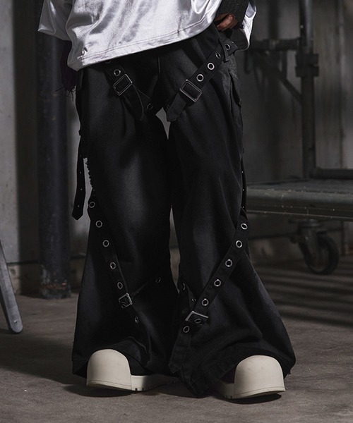 ERAR（エラー）の「【ERAR】ヴィンテージライクスプレー加工ベルトデザインギミックデニムカーゴパンツ（デニムパンツ・メンズ・ブラック/グレー・M/S/XL/L）」の19枚目の写真