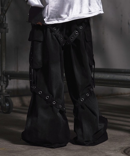 ERAR（エラー）の「【ERAR】ヴィンテージライクスプレー加工ベルトデザインギミックデニムカーゴパンツ（デニムパンツ・メンズ・ブラック/グレー・M/S/XL/L）」の20枚目の写真